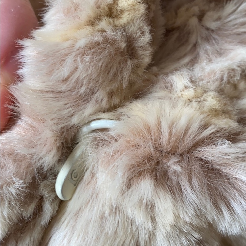 ❌SOLD Kristen Blake Faux Fur Vest - Picture 5 of 9